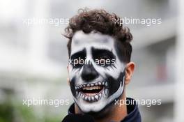Daniel Ricciardo (AUS) Red Bull Racing with Halloween themed face paint. 27.10.2016. Formula 1 World Championship, Rd 19, Mexican Grand Prix, Mexico City, Mexico, Preparation Day.