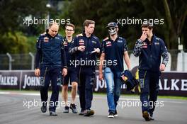 Max Verstappen (NLD) Red Bull Racing walks the circuit with the team. 27.10.2016. Formula 1 World Championship, Rd 19, Mexican Grand Prix, Mexico City, Mexico, Preparation Day.