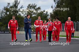 Sebastian Vettel (GER) Ferrari walks the circuit with the team. 27.10.2016. Formula 1 World Championship, Rd 19, Mexican Grand Prix, Mexico City, Mexico, Preparation Day.