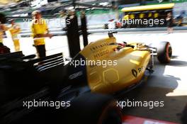 Kevin Magnussen (DEN) Renault Sport F1 Team RS16. 30.09.2016. Formula 1 World Championship, Rd 16, Malaysian Grand Prix, Sepang, Malaysia, Friday.