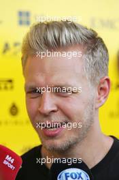 Kevin Magnussen (DEN) Renault Sport F1 Team with the media. 30.09.2016. Formula 1 World Championship, Rd 16, Malaysian Grand Prix, Sepang, Malaysia, Friday.