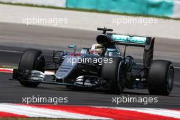 Lewis Hamilton (GBR) Mercedes AMG F1 W07 Hybrid. 30.09.2016. Formula 1 World Championship, Rd 16, Malaysian Grand Prix, Sepang, Malaysia, Friday.