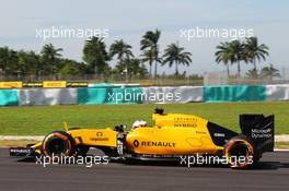 Kevin Magnussen (DEN) Renault Sport F1 Team RS16. 30.09.2016. Formula 1 World Championship, Rd 16, Malaysian Grand Prix, Sepang, Malaysia, Friday.