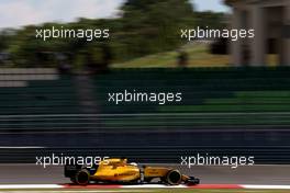 Kevin Magnussen (DEN), Renault Sport F1 Team  30.09.2016. Formula 1 World Championship, Rd 16, Malaysian Grand Prix, Sepang, Malaysia, Friday.