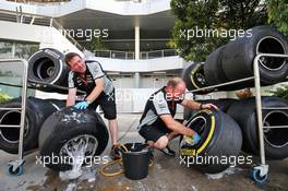 Sahara Force India F1 Team mechanics wash Pirelli tyres. 30.09.2016. Formula 1 World Championship, Rd 16, Malaysian Grand Prix, Sepang, Malaysia, Friday.