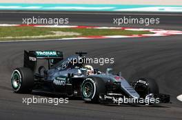 Lewis Hamilton (GBR) Mercedes AMG F1 W07 Hybrid. 30.09.2016. Formula 1 World Championship, Rd 16, Malaysian Grand Prix, Sepang, Malaysia, Friday.