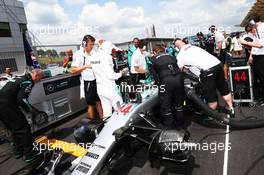 Lewis Hamilton (GBR) Mercedes AMG F1 W07 Hybrid on the grid. 02.10.2016. Formula 1 World Championship, Rd 16, Malaysian Grand Prix, Sepang, Malaysia, Sunday.