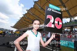 Grid girl for Kevin Magnussen (DEN) Renault Sport F1 Team. 02.10.2016. Formula 1 World Championship, Rd 16, Malaysian Grand Prix, Sepang, Malaysia, Sunday.