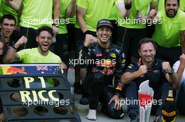 Race winner Daniel Ricciardo (AUS) Red Bull Racing celebrates with team mate Max Verstappen (NLD) Red Bull Racing, Dr Helmut Marko (AUT) Red Bull Motorsport Consultant, Christian Horner (GBR) Red Bull Racing Team Principal, and the team. 02.10.2016. Formula 1 World Championship, Rd 16, Malaysian Grand Prix, Sepang, Malaysia, Sunday.