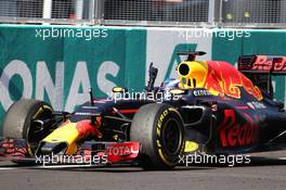 Race winner Daniel Ricciardo (AUS) Red Bull Racing RB12 celebrates as he takes the chequered flag at the end of the race. 02.10.2016. Formula 1 World Championship, Rd 16, Malaysian Grand Prix, Sepang, Malaysia, Sunday.