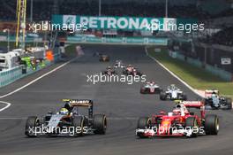 (L to R): Sergio Perez (MEX) Sahara Force India F1 VJM09 and Kimi Raikkonen (FIN) Ferrari SF16-H battle for position. 02.10.2016. Formula 1 World Championship, Rd 16, Malaysian Grand Prix, Sepang, Malaysia, Sunday.
