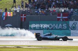 Lewis Hamilton (GBR) Mercedes AMG F1 W07 Hybrid retired from the race with a blown engine. 02.10.2016. Formula 1 World Championship, Rd 16, Malaysian Grand Prix, Sepang, Malaysia, Sunday.