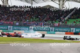 Lewis Hamilton (GBR) Mercedes AMG F1 W07 Hybrid leads at the start of the race as Nico Rosberg (GER) Mercedes AMG F1 W07 Hybrid and Sebastian Vettel (GER) Ferrari SF16-H collide. 02.10.2016. Formula 1 World Championship, Rd 16, Malaysian Grand Prix, Sepang, Malaysia, Sunday.