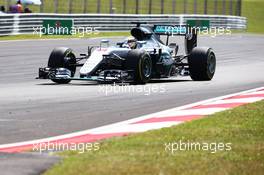 Lewis Hamilton (GBR) Mercedes AMG F1 W07 Hybrid. 02.10.2016. Formula 1 World Championship, Rd 16, Malaysian Grand Prix, Sepang, Malaysia, Sunday.