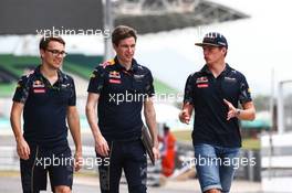 Max Verstappen (NLD) Red Bull Racing walks the circuit with the team. 29.09.2016. Formula 1 World Championship, Rd 16, Malaysian Grand Prix, Sepang, Malaysia, Thursday.