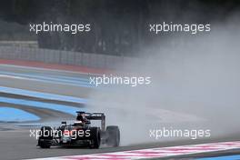 Stoffel Vandoorne (BEL), third driver, McLaren F1 Team  25.01.2016. Formula One Pirelli Wet Weather Testing, Paul Ricard, France. Monday.