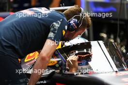Daniel Ricciardo (AUS) Red Bull Racing RB12 with the Aero Screen. 29.10.2016. Formula 1 World Championship, Rd 4, Russian Grand Prix, Sochi Autodrom, Sochi, Russia, Practice Day.