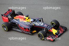 Daniel Ricciardo (AUS) Red Bull Racing RB12 with the Aero Screen. 29.10.2016. Formula 1 World Championship, Rd 4, Russian Grand Prix, Sochi Autodrom, Sochi, Russia, Practice Day.