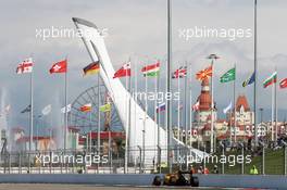 Kevin Magnussen (DEN) Renault Sport F1 Team RS16. 29.10.2016. Formula 1 World Championship, Rd 4, Russian Grand Prix, Sochi Autodrom, Sochi, Russia, Practice Day.