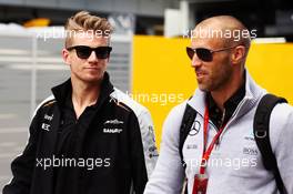 (L to R): Nico Hulkenberg (GER) Sahara Force India F1 with Daniel Schloesser (GER) Mercedes AMG F1 Physio. 29.10.2016. Formula 1 World Championship, Rd 4, Russian Grand Prix, Sochi Autodrom, Sochi, Russia, Practice Day.