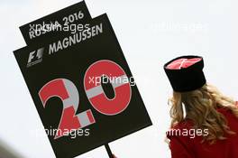 Grid girl for Kevin Magnussen (DEN) Renault Sport F1 Team. 01.05.2016. Formula 1 World Championship, Rd 4, Russian Grand Prix, Sochi Autodrom, Sochi, Russia, Race Day.