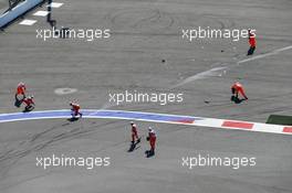 Marshals clear debris after the start crash. 01.05.2016. Formula 1 World Championship, Rd 4, Russian Grand Prix, Sochi Autodrom, Sochi, Russia, Race Day.