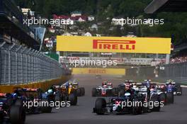 The start of the race. 01.05.2016. Formula 1 World Championship, Rd 4, Russian Grand Prix, Sochi Autodrom, Sochi, Russia, Race Day.