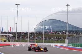 Daniil Kvyat (RUS) Red Bull Racing RB12. 30.04.2016. Formula 1 World Championship, Rd 4, Russian Grand Prix, Sochi Autodrom, Sochi, Russia, Qualifying Day.