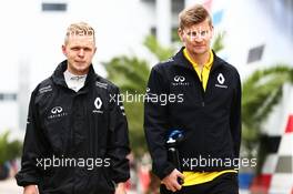 Kevin Magnussen (DEN) Renault Sport F1 Team. 30.04.2016. Formula 1 World Championship, Rd 4, Russian Grand Prix, Sochi Autodrom, Sochi, Russia, Qualifying Day.
