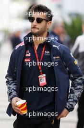 Daniel Ricciardo (AUS) Red Bull Racing. 30.04.2016. Formula 1 World Championship, Rd 4, Russian Grand Prix, Sochi Autodrom, Sochi, Russia, Qualifying Day.