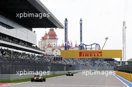 Jolyon Palmer (GBR) Renault Sport F1 Team RS16. 30.04.2016. Formula 1 World Championship, Rd 4, Russian Grand Prix, Sochi Autodrom, Sochi, Russia, Qualifying Day.