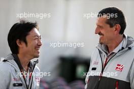 Ayao Komatsu (JPN), Haas F1 Team and Guenther Steiner (ITA) Haas F1 Team Prinicipal 30.04.2016. Formula 1 World Championship, Rd 4, Russian Grand Prix, Sochi Autodrom, Sochi, Russia, Qualifying Day.