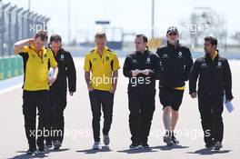 Kevin Magnussen (DEN) Renault Sport F1 Team walks the circuit with the team. 28.04.2016. Formula 1 World Championship, Rd 4, Russian Grand Prix, Sochi Autodrom, Sochi, Russia, Preparation Day.