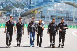 Daniil Kvyat (RUS) Red Bull Racing walks the circuit with the team. 28.04.2016. Formula 1 World Championship, Rd 4, Russian Grand Prix, Sochi Autodrom, Sochi, Russia, Preparation Day.