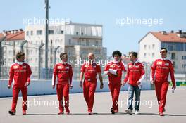 Sebastian Vettel (GER) Ferrari walks the circuit with the team. 28.04.2016. Formula 1 World Championship, Rd 4, Russian Grand Prix, Sochi Autodrom, Sochi, Russia, Preparation Day.