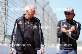 Carlos Sainz Jr (ESP) Scuderia Toro Rosso walks the circuit with John Booth (GBR) Scuderia Toro Rosso Director of Racing (Left). 28.04.2016. Formula 1 World Championship, Rd 4, Russian Grand Prix, Sochi Autodrom, Sochi, Russia, Preparation Day.