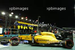 Kevin Magnussen (DEN) Renault Sport F1 Team RS16 leaves the pits. 16.09.2016. Formula 1 World Championship, Rd 15, Singapore Grand Prix, Marina Bay Street Circuit, Singapore, Practice Day.