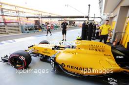 Jolyon Palmer (GBR) Renault Sport F1 Team RS16 leaves the pits. 16.09.2016. Formula 1 World Championship, Rd 15, Singapore Grand Prix, Marina Bay Street Circuit, Singapore, Practice Day.