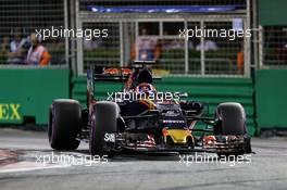 Daniil Kvyat (RUS) Scuderia Toro Rosso STR11. 16.09.2016. Formula 1 World Championship, Rd 15, Singapore Grand Prix, Marina Bay Street Circuit, Singapore, Practice Day.