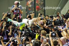 Race winner Nico Rosberg (GER) Mercedes AMG F1 celebrates with the team in parc ferme. 18.09.2016. Formula 1 World Championship, Rd 15, Singapore Grand Prix, Marina Bay Street Circuit, Singapore, Race Day.