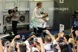 Race winner Nico Rosberg (GER) Mercedes AMG F1 celebrates in parc ferme. 18.09.2016. Formula 1 World Championship, Rd 15, Singapore Grand Prix, Marina Bay Street Circuit, Singapore, Race Day.