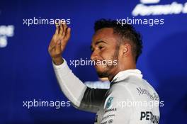 Lewis Hamilton (GBR) Mercedes AMG F1 celebrates his third position on the podium. 18.09.2016. Formula 1 World Championship, Rd 15, Singapore Grand Prix, Marina Bay Street Circuit, Singapore, Race Day.