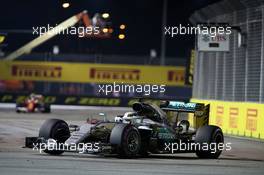 Lewis Hamilton (GBR) Mercedes AMG F1 W07 Hybrid. 18.09.2016. Formula 1 World Championship, Rd 15, Singapore Grand Prix, Marina Bay Street Circuit, Singapore, Race Day.