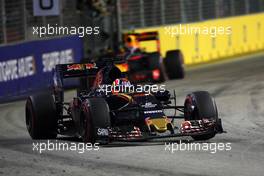 Daniil Kvyat (RUS) Scuderia Toro Rosso STR11. 18.09.2016. Formula 1 World Championship, Rd 15, Singapore Grand Prix, Marina Bay Street Circuit, Singapore, Race Day.