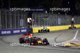 Daniel Ricciardo (AUS) Red Bull Racing RB12. 18.09.2016. Formula 1 World Championship, Rd 15, Singapore Grand Prix, Marina Bay Street Circuit, Singapore, Race Day.