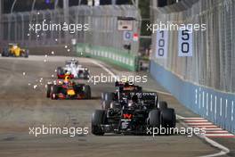 Fernando Alonso (ESP) McLaren MP4-31. 18.09.2016. Formula 1 World Championship, Rd 15, Singapore Grand Prix, Marina Bay Street Circuit, Singapore, Race Day.