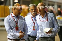 Chase Carey (USA) Formula One Group Chairman (Centre) with Donald Mackenzie (GBR) CVC Capital Partners Managing Partner, Co Head of Global Investments (Right). 17.09.2016. Formula 1 World Championship, Rd 15, Singapore Grand Prix, Marina Bay Street Circuit, Singapore, Qualifying Day.