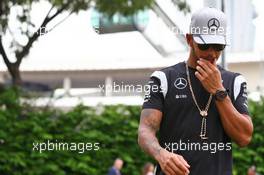 Lewis Hamilton (GBR) Mercedes AMG F1. 17.09.2016. Formula 1 World Championship, Rd 15, Singapore Grand Prix, Marina Bay Street Circuit, Singapore, Qualifying Day.