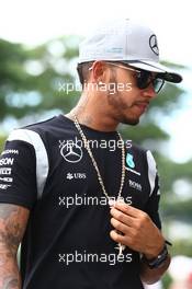 Lewis Hamilton (GBR) Mercedes AMG F1. 17.09.2016. Formula 1 World Championship, Rd 15, Singapore Grand Prix, Marina Bay Street Circuit, Singapore, Qualifying Day.