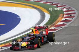 Max Verstappen (NL), Red Bull Racing  17.09.2016. Formula 1 World Championship, Rd 15, Singapore Grand Prix, Marina Bay Street Circuit, Singapore, Qualifying Day.